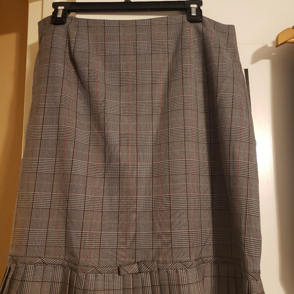 Plain pencil skirt